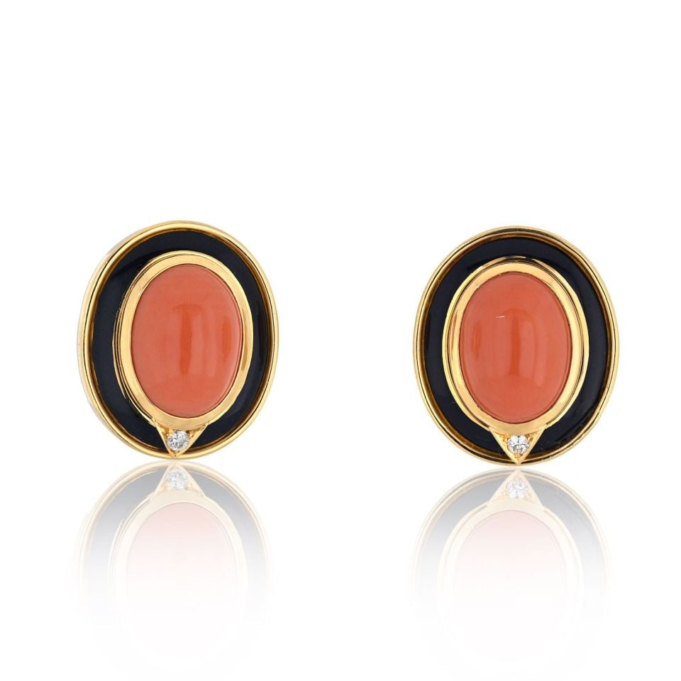Bvlgari 18K Yellow Gold Coral Black Enamel Earrings 1970s: Bvlgari 18K Yellow Gold Coral Black Enamel Earrings 1970s Elevate your style with these exquisite Bvlgari earrings, crafted in Italy during the 1970s. These stunning pieces are made from 18K yellow go