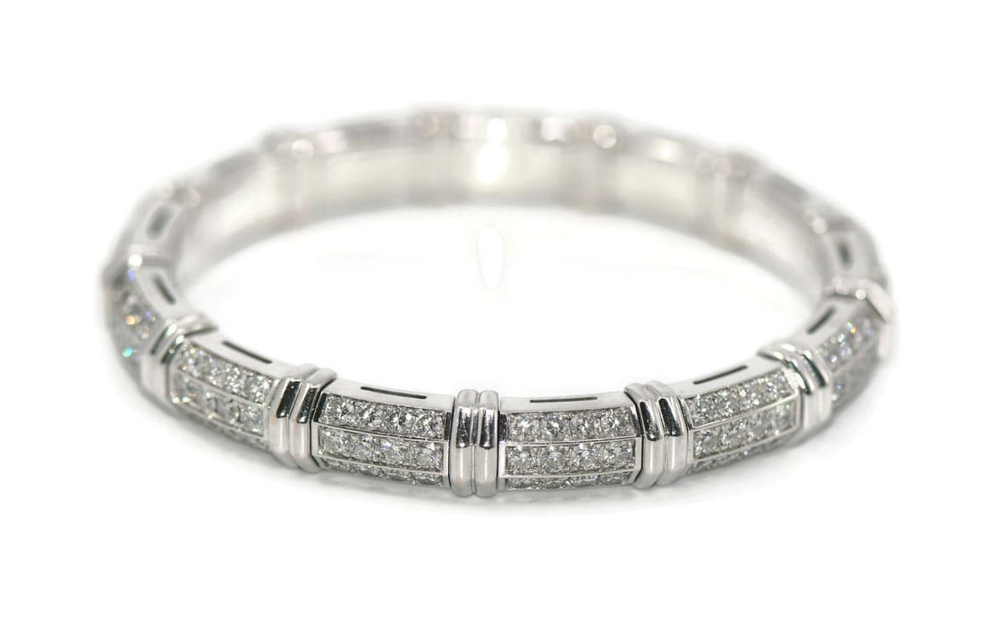 Picchiotti 18K White Gold Diamond Xpandable Bangle Bracelet: Picchiotti 18K White Gold Diamond Xpandable Bangle Bracelet Elevate your accessory collection with this stunning Picchiotti Xpandable Bracelet, crafted from luxurious 18K white gold. This bangle-style