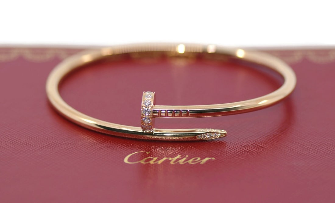 Cartier Juste un Clou Diamond 18K Rose Gold Bangle Bracelet Authentic: Cartier Juste un Clou Diamond 18K Rose Gold Bangle Bracelet Authentic This exquisite Cartier Juste un Clou bracelet is crafted from luxurious 18K rose gold, featuring a stunning diamond accent. The ba