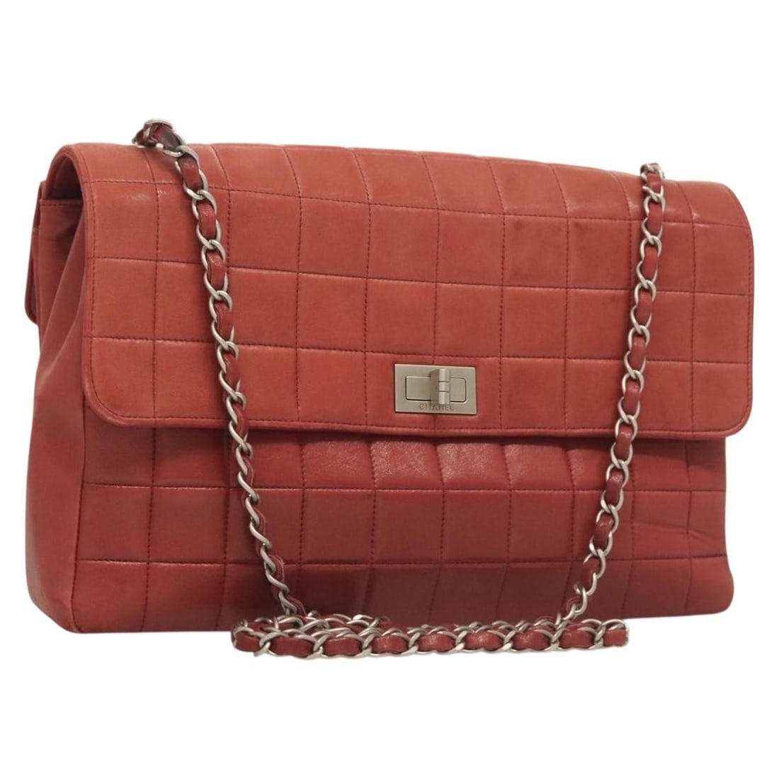 Chanel Lambskin Red Chocolate Bar Reissue Flap Bag: Chanel Lambskin Red Chocolate Bar Reissue Flap Bag This Chanel Chocolate Bar Reissue Flap Bag is crafted from red lambskin leather, designed for women. It features a classic flap silhouette with a sho