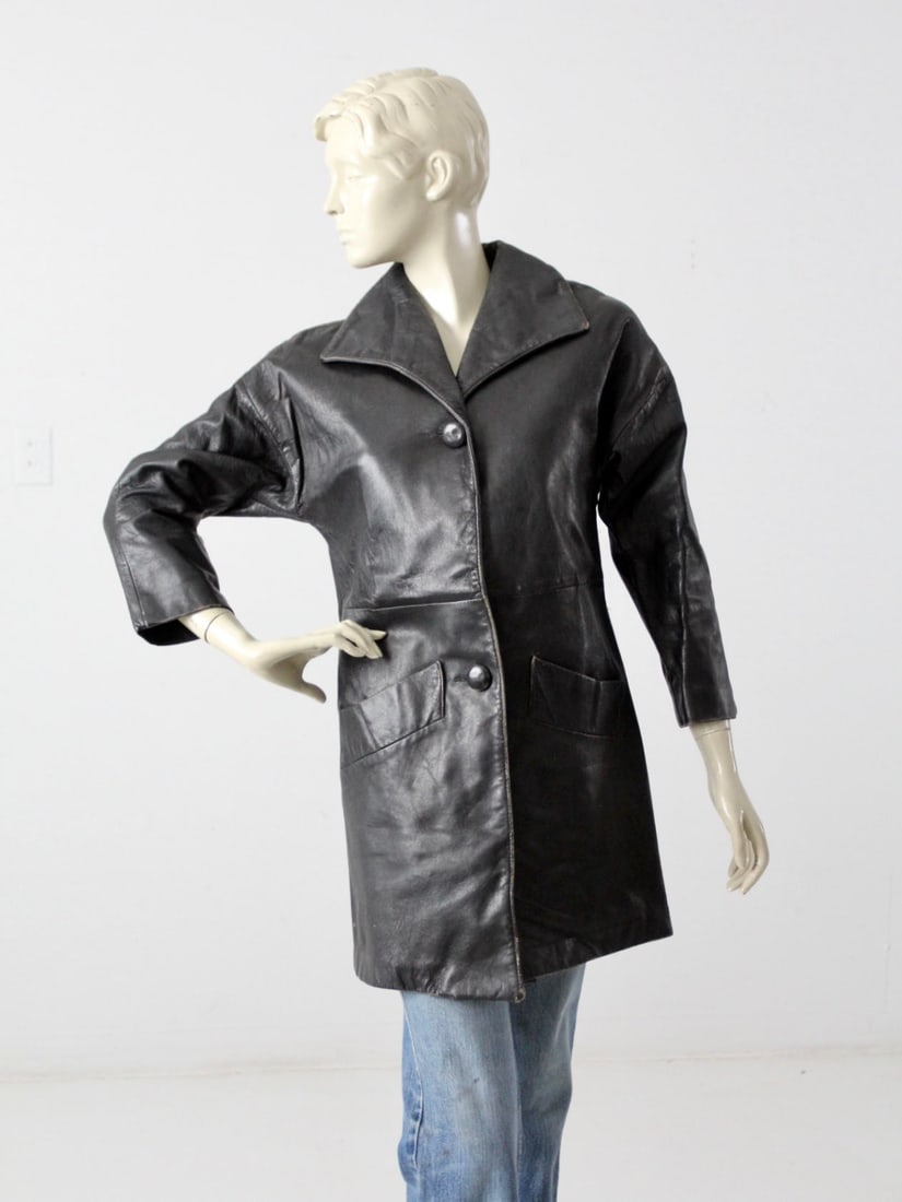 1970s Californian Black Leather Car Coat by California Sportswear: 1970s Californian Black Leather Car Coat by California Sportswear Introducing a stylish vintage 1970s Californian leather car coat from the California Sportswear Company. This sleek black leather jack
