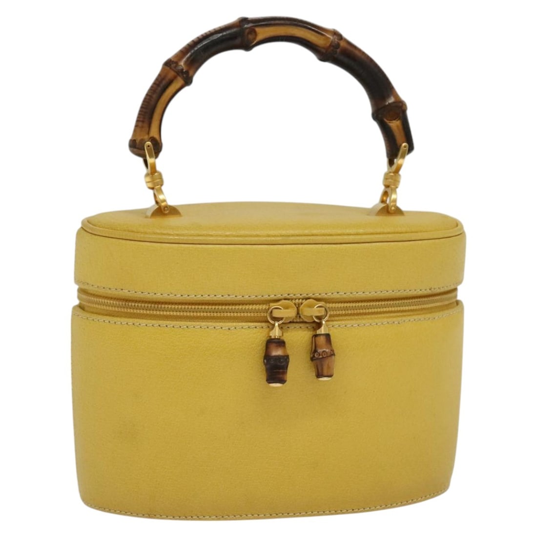 Gucci Yellow Leather Bamboo Cosmetic Bag Model 000 984 0232: Gucci Yellow Leather Bamboo Cosmetic Bag Model 000 984 0232 This is a Gucci Bamboo Vanity Cosmetic Pouch crafted from yellow leather. Designed for women, this pouch features a structured silhouette an