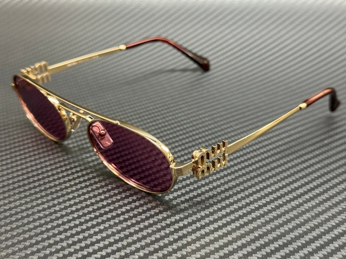 Miu Miu MU 54ZS ZVN50D Pale Gold Pink Mirror Sunglasses: Miu Miu MU 54ZS ZVN50D Pale Gold Pink Mirror Sunglasses Elevate your style with these stunning Miu Miu MU 54ZS ZVN50D sunglasses featuring a luxurious pale gold frame complemented by pink mirror lense