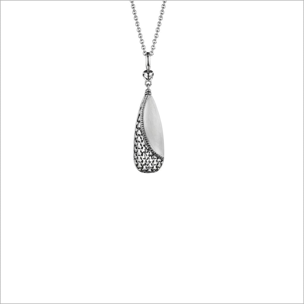 Di Modolo Sterling Silver Ricamo Pendant Necklace for Women: Di Modolo Sterling Silver Ricamo Pendant Necklace for Women This stunning Di Modolo Ricamo Necklace Pendant showcases exquisite craftsmanship in high-quality sterling silver (925). Designed for women,