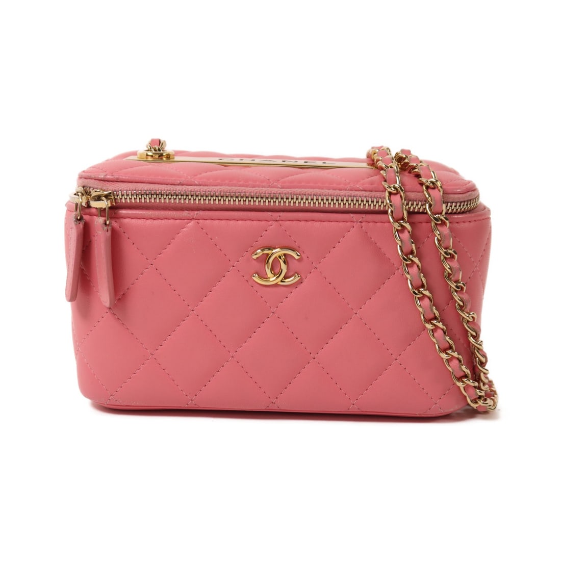 Chanel Boy Black Calfskin Chain Shoulder Bag with Gold Tone CC Hardware: Chanel Boy Black Calfskin Chain Shoulder Bag with Gold Tone CC Hardware This CHANEL Boy 20 shoulder bag features black calfskin leather with gold tone hardware and the signature CC logo. Its compact d