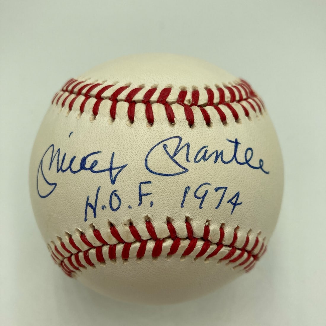 Mickey Mantle 1974 Signed Baseball PSA DNA Graded 10 GEM MINT: Mickey Mantle 1974 Signed Baseball PSA DNA Graded 10 GEM MINT This is a remarkable 1974 signed baseball by Mickey Mantle, a Hall of Fame player known for his time with the New York Yankees. The offici