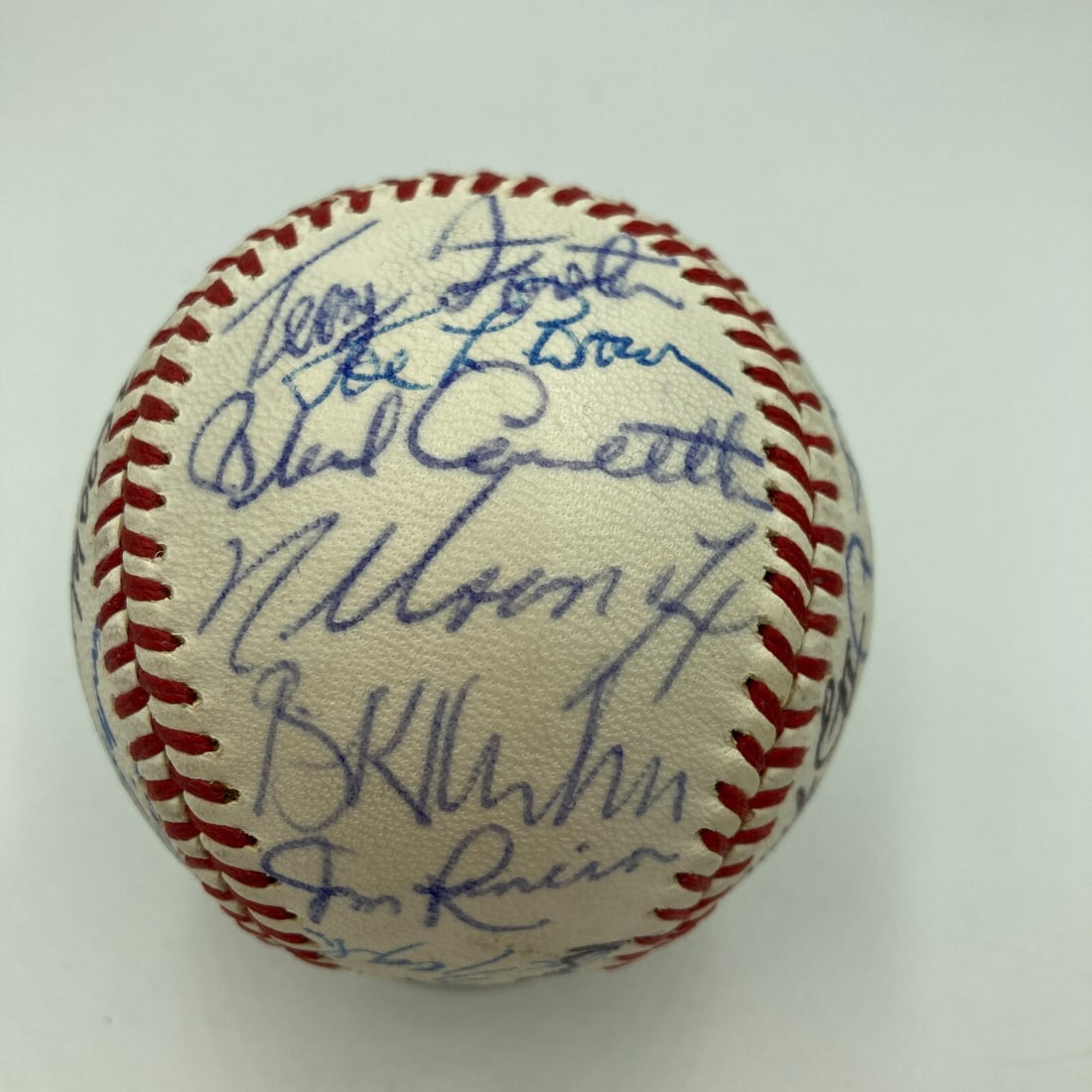 Chicago Cubs White Sox Legends Signed Baseball 26 Signatures JSA COA: Chicago Cubs White Sox Legends Signed Baseball 26 Signatures JSA COA This unique baseball commemorates the legendary players of the Chicago Cubs and White Sox, featuring signatures from renowned athle