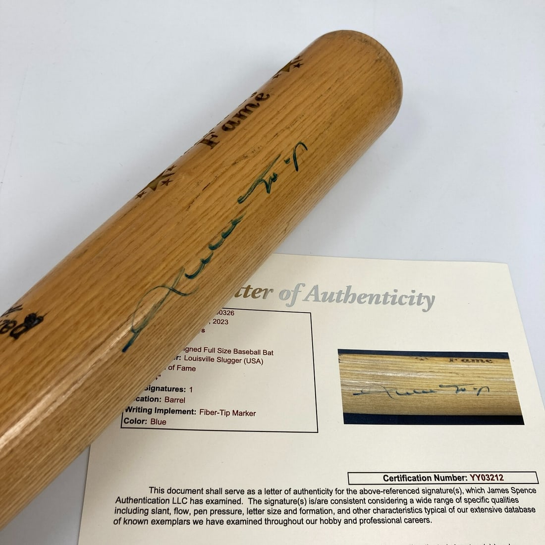 Willie Mays Signed Louisville Slugger Baseball Bat with JSA COA: Willie Mays Signed Louisville Slugger Baseball Bat with JSA COA This is an original Louisville Slugger baseball bat signed by the legendary player Willie Mays, a true icon in the sport of baseball. Th