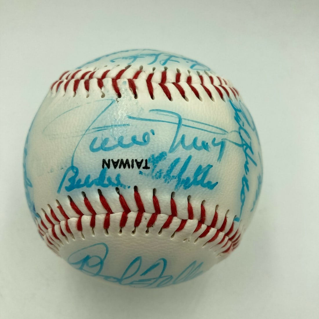 Willie Mays Leo Durocher Multi Signed Baseball 1987 Old Timers Day JSA COA: Willie Mays Leo Durocher Multi Signed Baseball 1987 Old Timers Day JSA COA This authentic baseball commemorates the 1987 Old Timer's Day game held in Dallas, Texas, featuring 17 legendary former MLB p