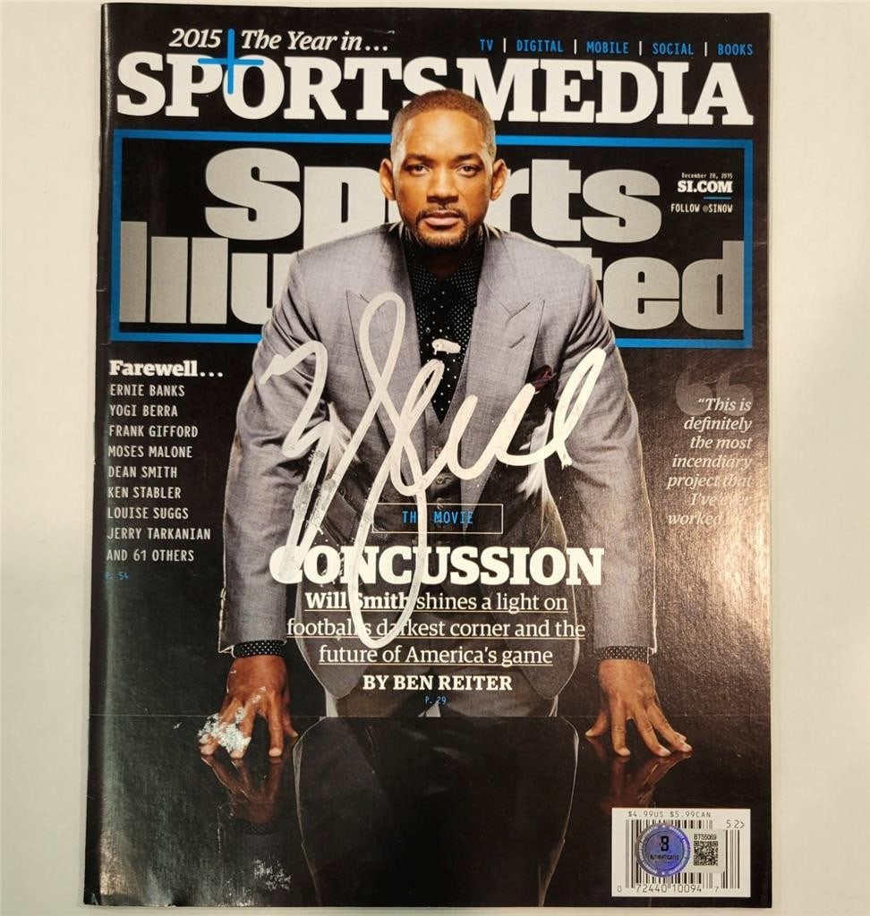 Sports Illustrated Magazine Signed by Will Smith Beckett Authenticated Autograph: Sports Illustrated Magazine Signed by Will Smith Beckett Authenticated Autograph This is a pre-owned Sports Illustrated magazine featuring Will Smith on the cover for his movie "Concussion." The magaz