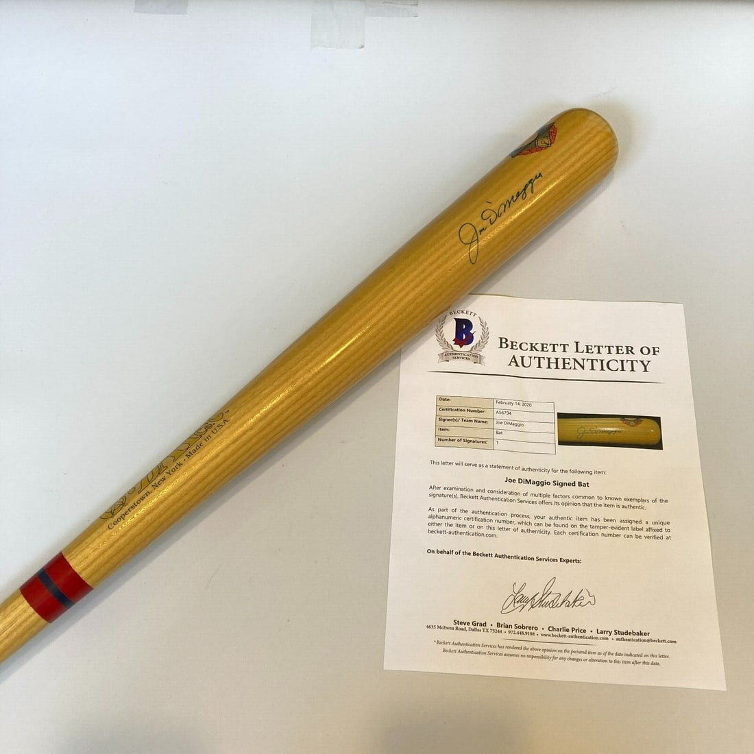 Joe DiMaggio Signed Hall of Fame Baseball Bat with Beckett COA (1 of 10)