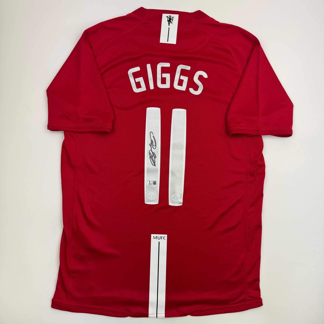 Ryan Giggs Autographed Manchester United Red Jersey Beckett COA (1 of 3)
