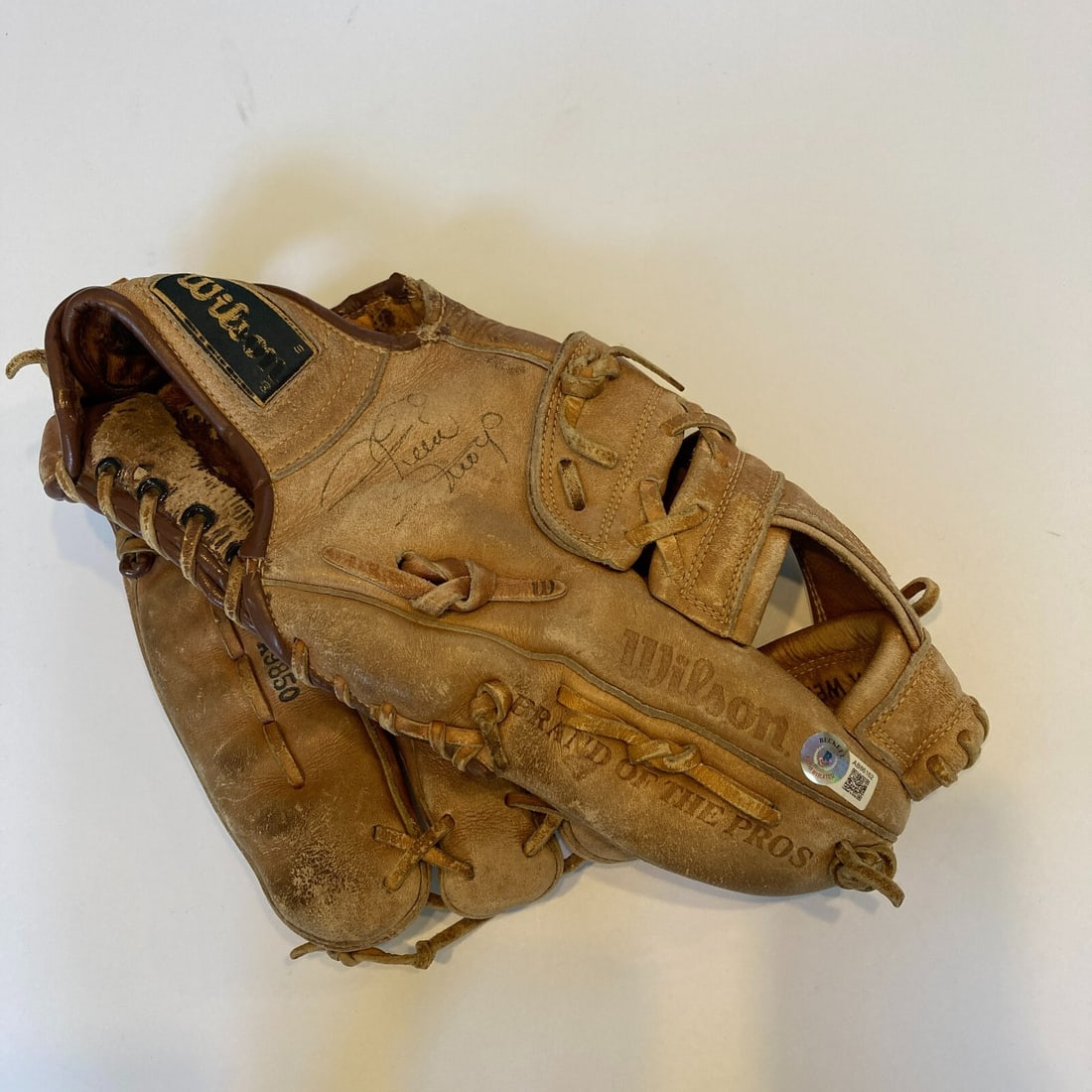 Willie Mays Signed Vintage Wilson Baseball Glove BAS Certified (1 of 6)