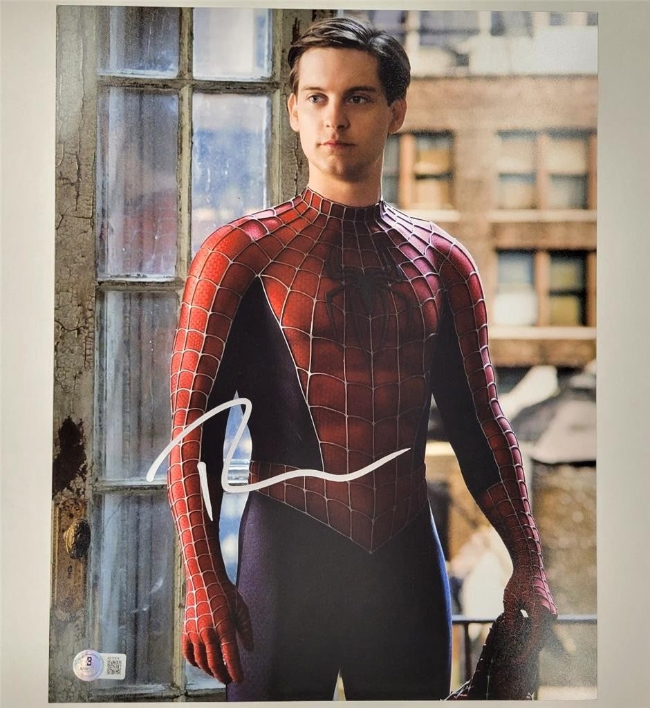 Signed Tobey Maguire Spider-Man 11x14 Photograph Beckett Authenticated (1 of 4)