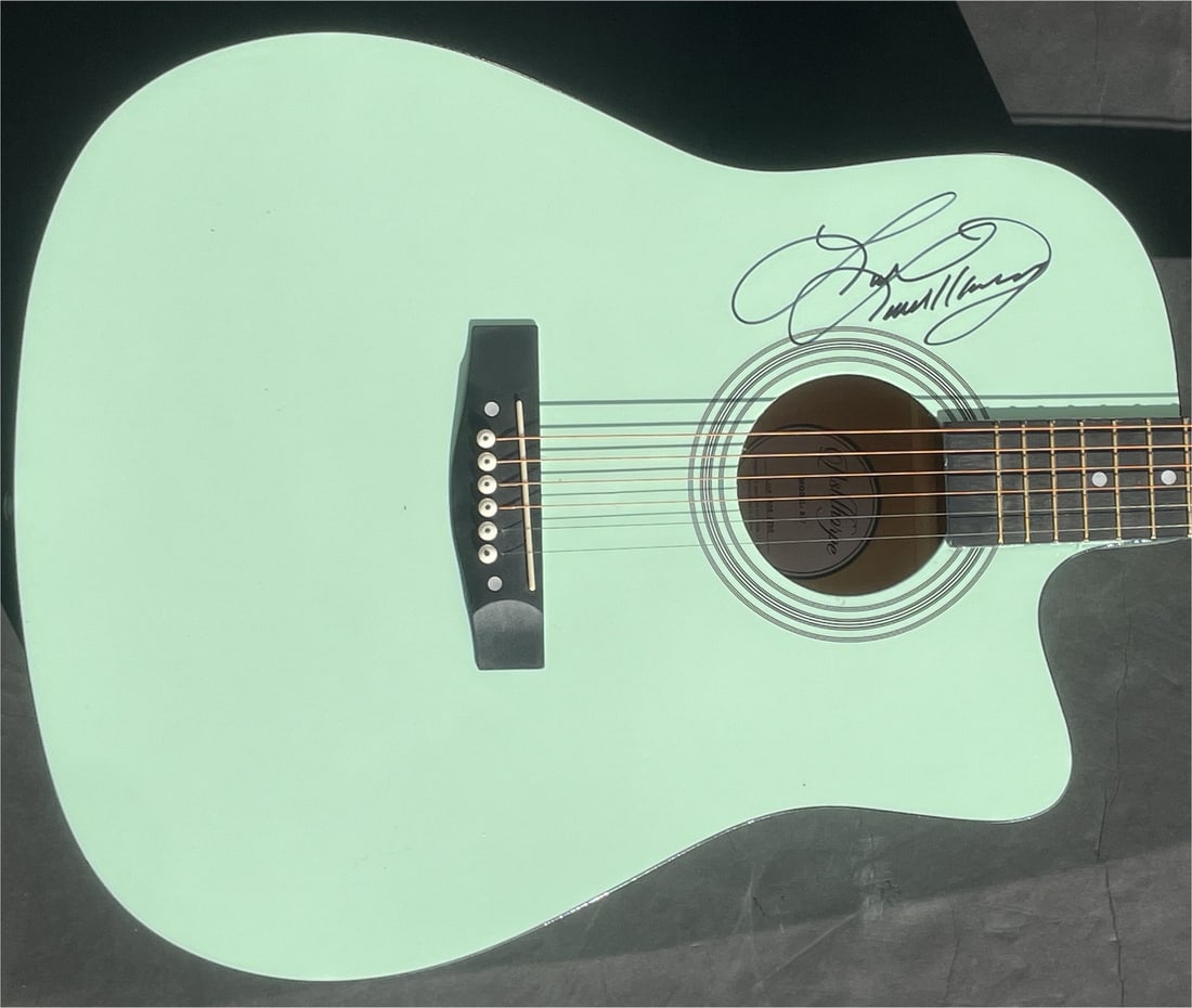 Lorrie Morgan Autographed Acoustic Guitar War Paint Beckett Authenticated (1 of 3)