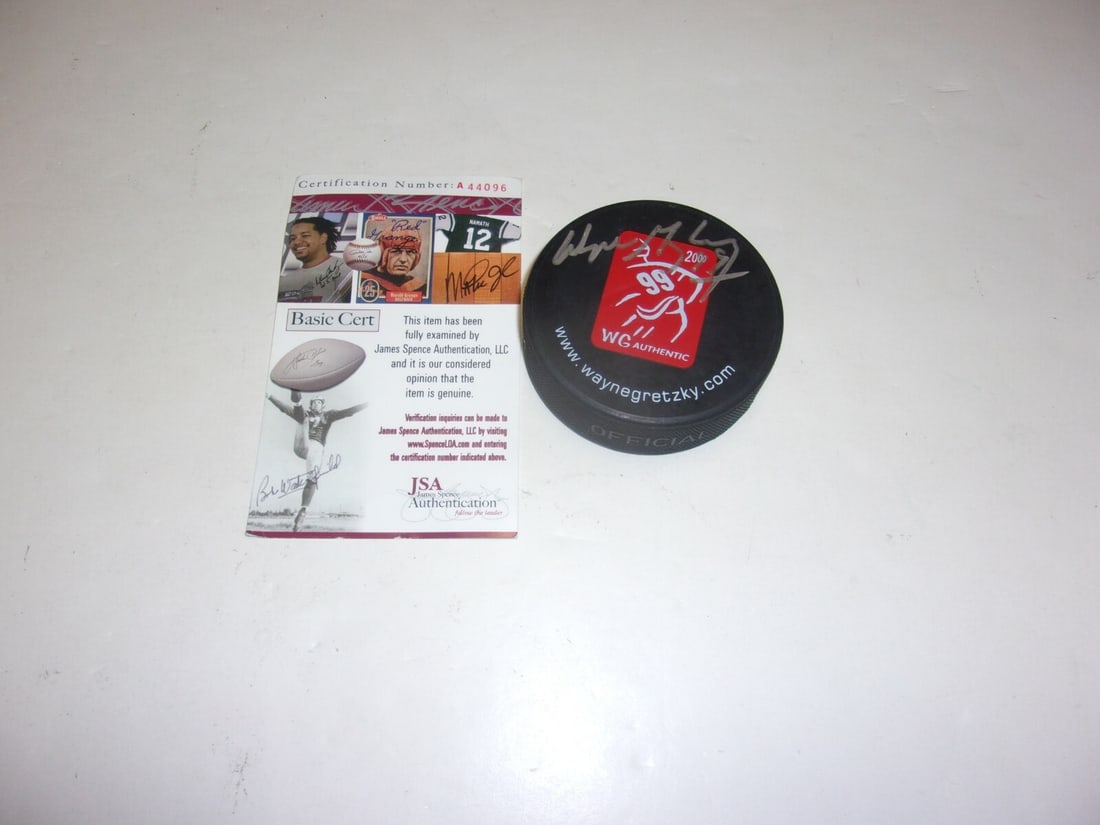 Wayne Gretzky Signed Hockey Puck JSA COA Rangers Oilers (1 of 1)