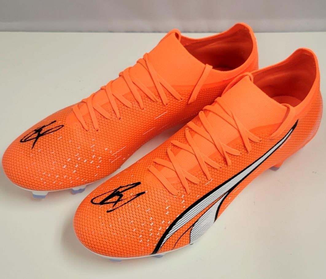 Christian Pulisic Signed Orange Puma Ultra Cleats with BAS Authentication: Christian Pulisic Signed Orange Puma Ultra Cleats with BAS Authentication Own a piece of soccer history with these authentic orange Puma Ultra cleats, personally signed by Christian Pulisic. Featuring