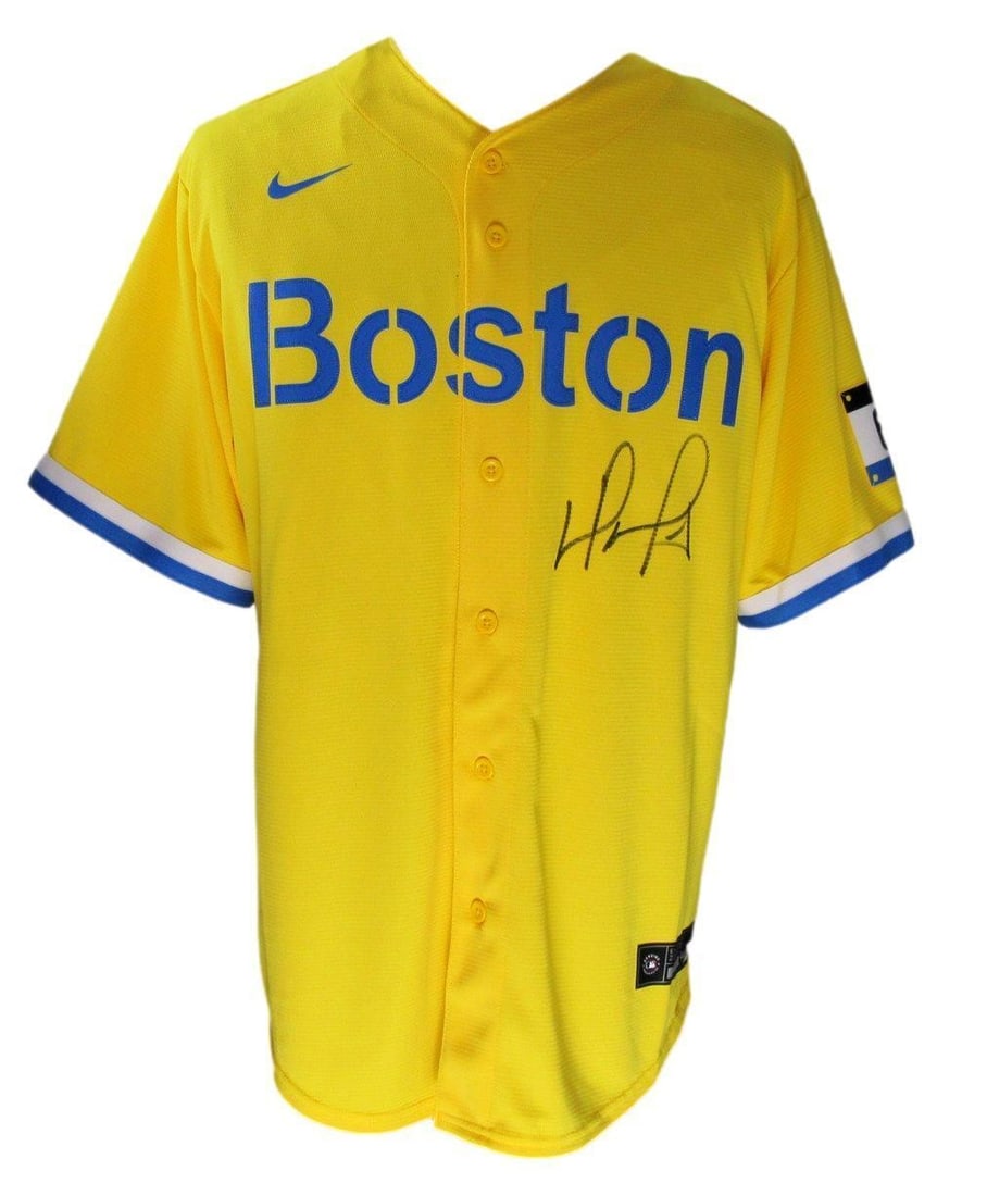 David Ortiz Signed Boston Red Sox City Edition Gold Nike Jersey Beckett Authenticated: David Ortiz Signed Boston Red Sox City Edition Gold Nike Jersey Beckett Authenticated This is a pre-owned Nike MLB baseball jersey featuring a gold colorway, adorned with a 617 patch, representing the