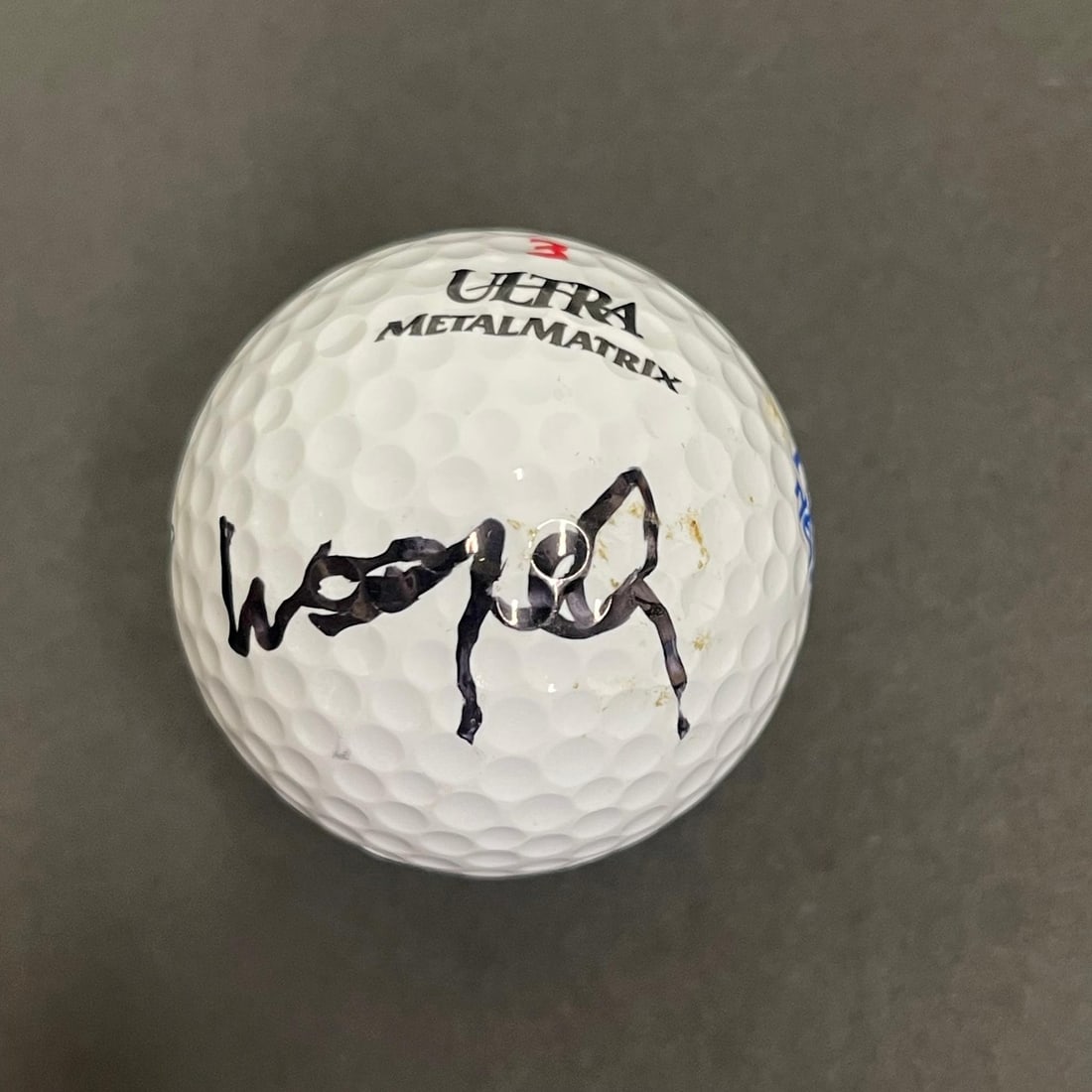 Willie Nelson Autographed Golf Ball PSA/DNA Authentic (1 of 2)