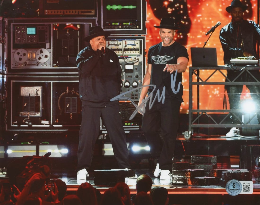 Darryl McDaniels Signed 8x10 Photograph with Beckett Authentication (1 of 1)