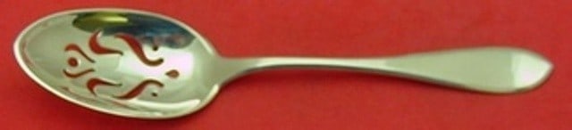 International Sterling Silver John Winthrop Slotted Serving Spoon 8 1/8": International Sterling Silver John Winthrop Slotted Serving Spoon 8 1/8" This elegant slotted serving spoon features the classic John Winthrop pattern by International Sterling. Crafted from high-qual