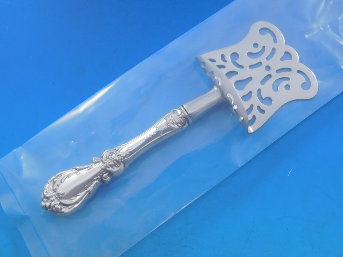 Reed and Barton Burgundy Sterling Silver Petit Four Server 6 1/4 Inch (1 of 5)