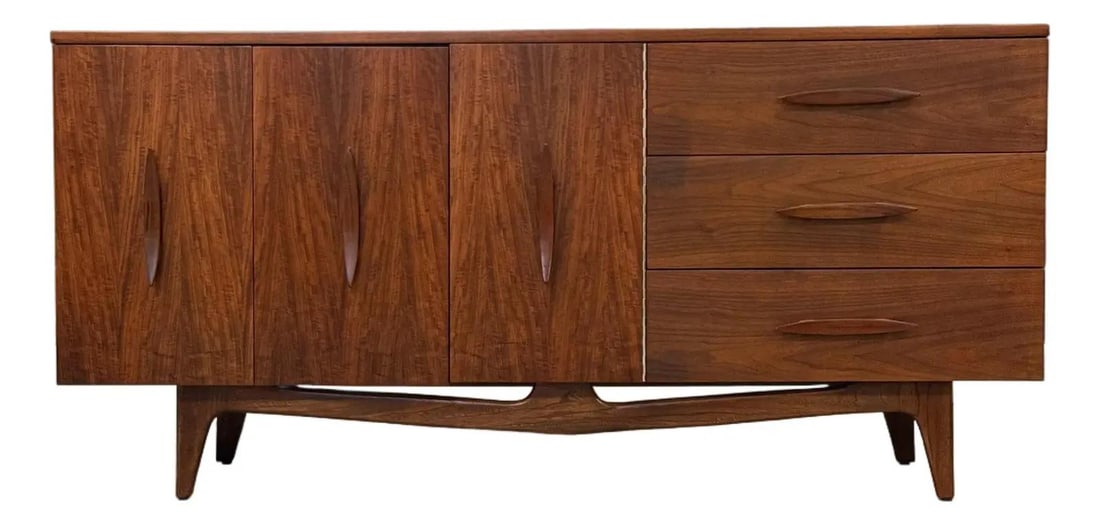Mid Century Modern Walnut Credenza by Young Manufacturing 1960s (1 of 9)