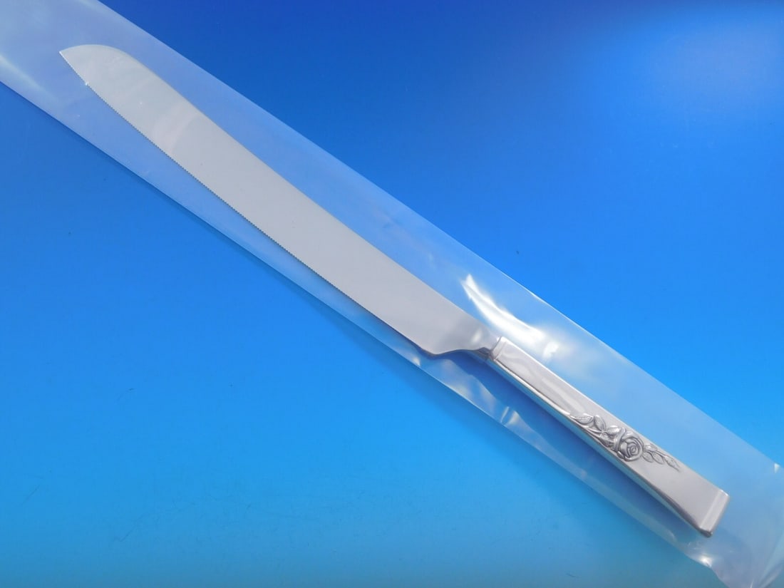 Reed and Barton Classic Rose Sterling Silver Wedding Cake Knife 12 1/4 Custom Made: Reed and Barton Classic Rose Sterling Silver Wedding Cake Knife 12 1/4 Custom Made Celebrate your special day with this exquisite Classic Rose wedding cake knife by Reed and Barton. Crafted from sterl