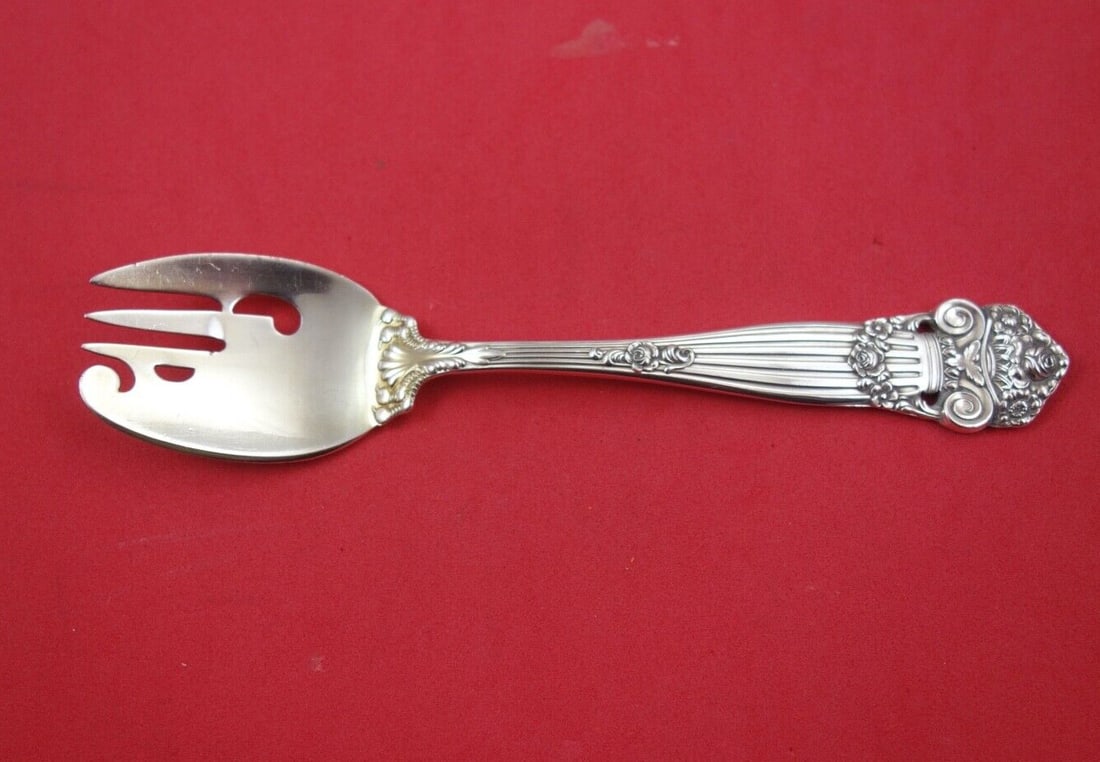 Towle Georgian Sterling Silver Ramekin Fork Rare 5.5 Inch: Towle Georgian Sterling Silver Ramekin Fork Rare 5.5 Inch This exquisite ramekin fork, crafted in the iconic Georgian pattern by Towle, is a remarkable addition to any silverware collection. Measuring