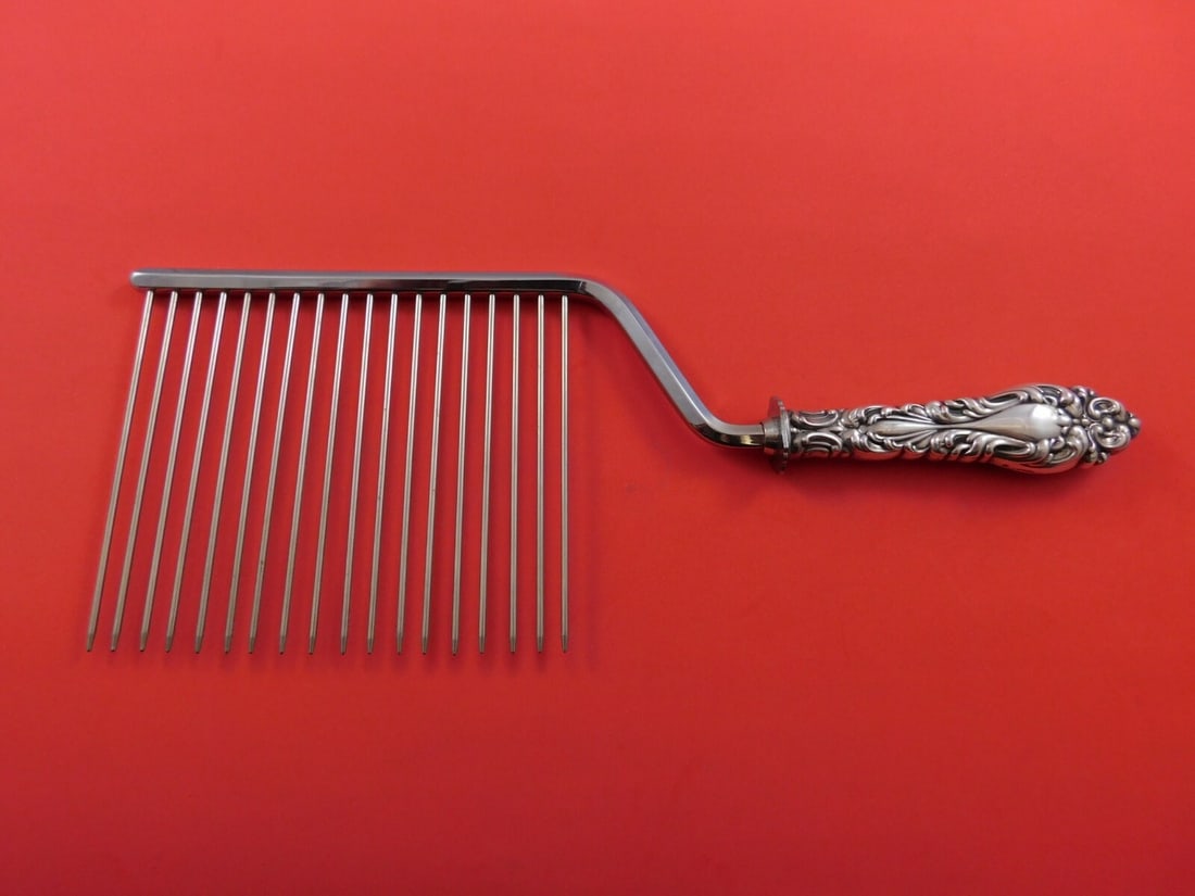 Amston Silver Athene Crescendo Sterling Silver Cake Breaker 10 1/4": Amston Silver Athene Crescendo Sterling Silver Cake Breaker 10 1/4" This exquisite cake breaker, part of the Athene/Crescendo pattern by Amston Silver, showcases elegant craftsmanship in sterling silv