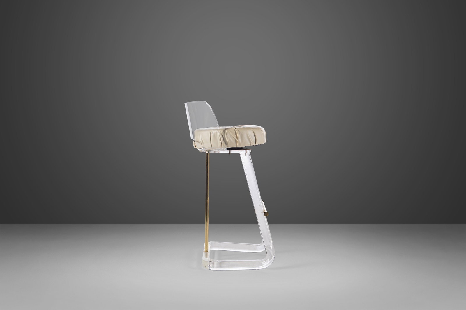 Hollywood Regency Bar Stool by Leon Frost Lucite Brass 1970s Vintage: Hollywood Regency Bar Stool by Leon Frost Lucite Brass 1970s Vintage This stunning Hollywood Regency bar stool, attributed to Leon Frost, features a striking combination of lucite and brass, showcasin