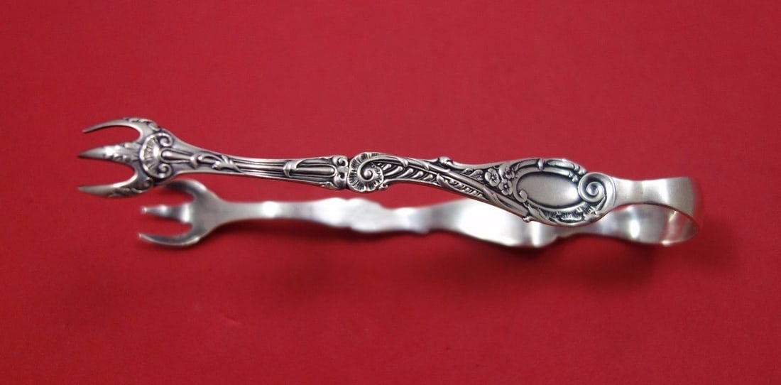 Reed & Barton La Rocaille Sterling Silver Sugar Tongs 4 3/8 in: Reed & Barton La Rocaille Sterling Silver Sugar Tongs 4 3/8 in This exquisite La Rocaille sugar tong by Reed & Barton is a beautiful example of sterling silver craftsmanship from the late 19th century