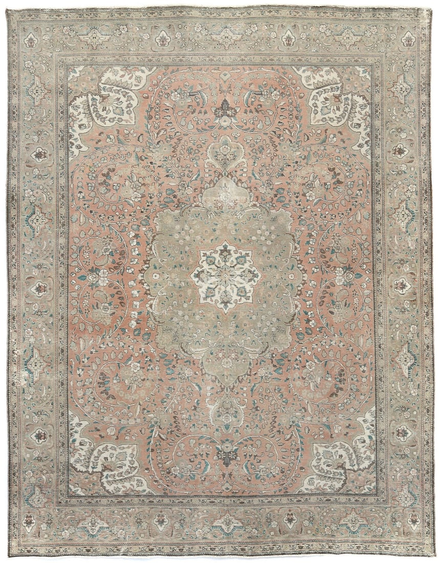 Vintage Handmade Oriental Rug 9'9 x 12'5 Floral Wool Farmhouse Style: Vintage Handmade Oriental Rug 9'9 x 12'5 Floral Wool Farmhouse Style Discover elegance with this Antique Handmade Oriental Rug, perfect for enhancing your farmhouse decor. Measuring 9'9" x 12'5", this