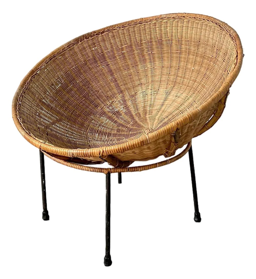 Mid Century Modern Rattan Bowl Chair on Black Iron Hairpin Base: Mid Century Modern Rattan Bowl Chair on Black Iron Hairpin Base This vintage mid-century modern bowl chair features a hand-woven rattan seat in a sunburst pattern, offering both visual appeal and ergo