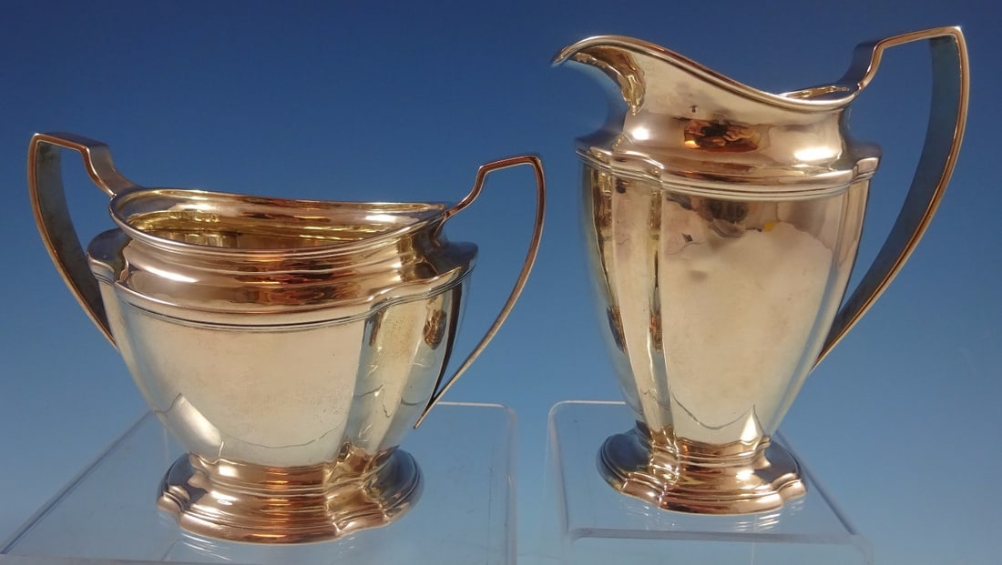 Tiffany and Co Windham Sterling Silver Sugar Creamer Set 2pc 1900-1940: Tiffany and Co Windham Sterling Silver Sugar Creamer Set 2pc 1900-1940 This exquisite 2-piece sugar and creamer set, part of the Windham collection by Tiffany and Co., showcases the timeless elegance