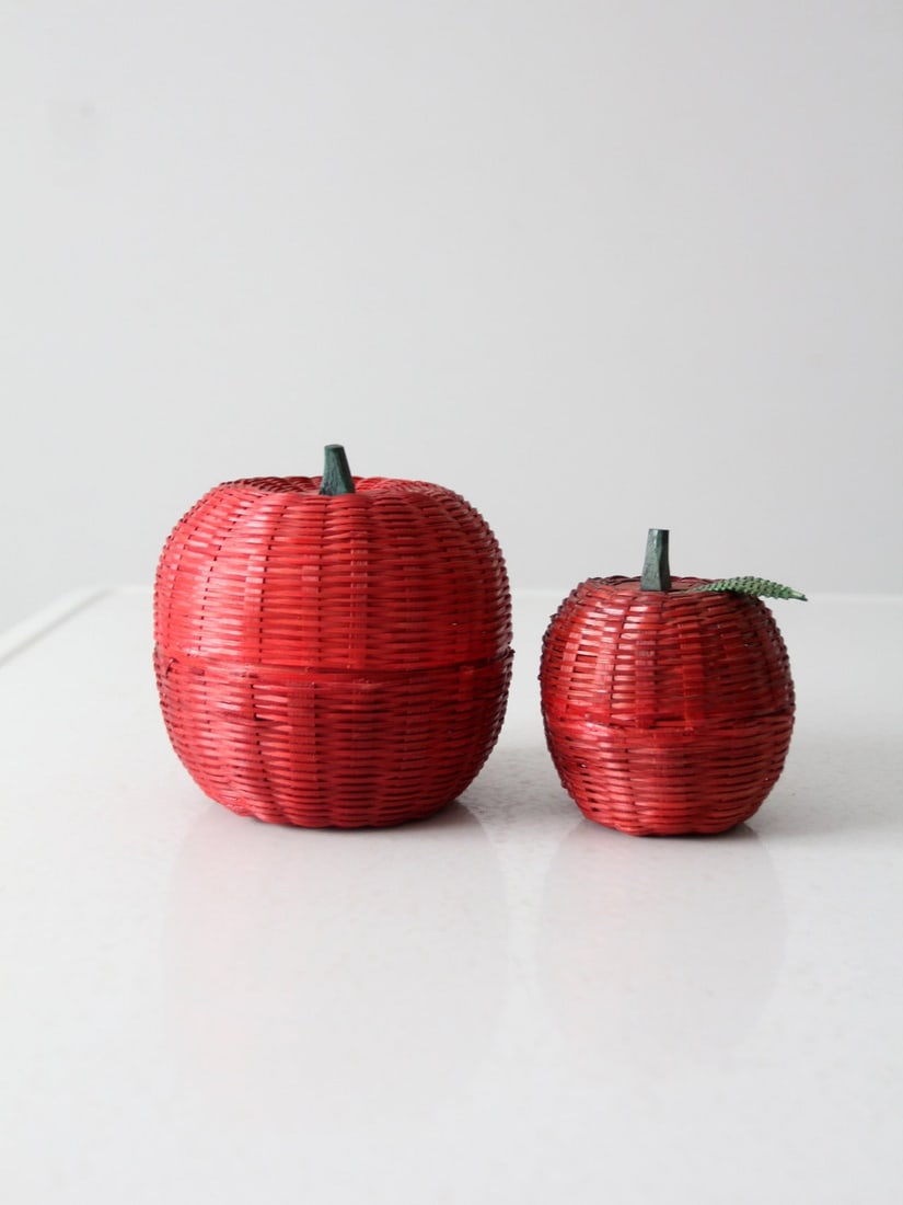 Charming Vintage Apple Shaped Wicker Baskets Pair Red Green (1 of 8)