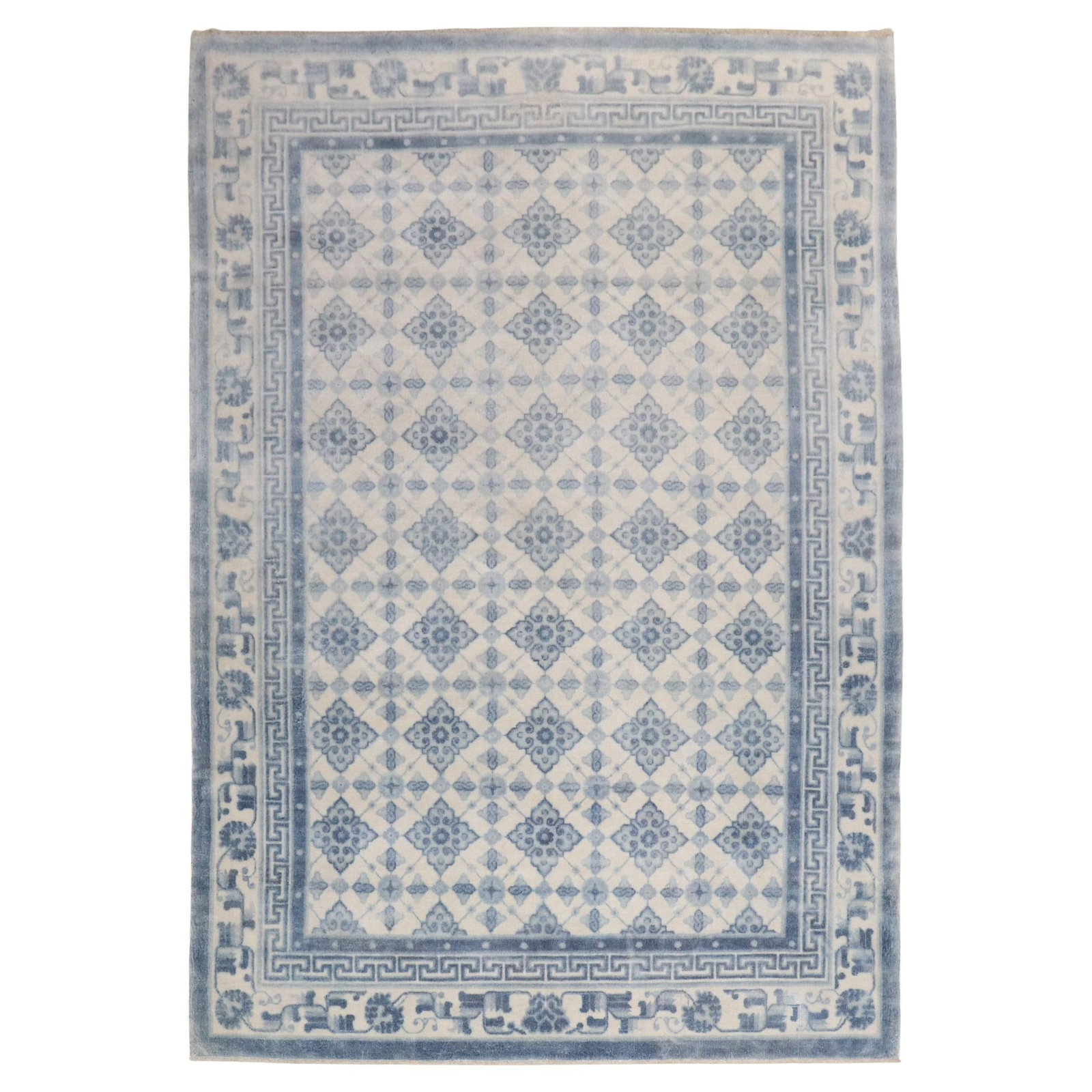Vintage Chinese Hand-Knotted Wool Rug 5'6 x 7'10 Blue White Federal Style: Vintage Chinese Hand-Knotted Wool Rug 5'6 x 7'10 Blue White Federal Style Experience the elegance of this vintage Chinese rug from the 20th century, featuring a striking white and blue color palette.