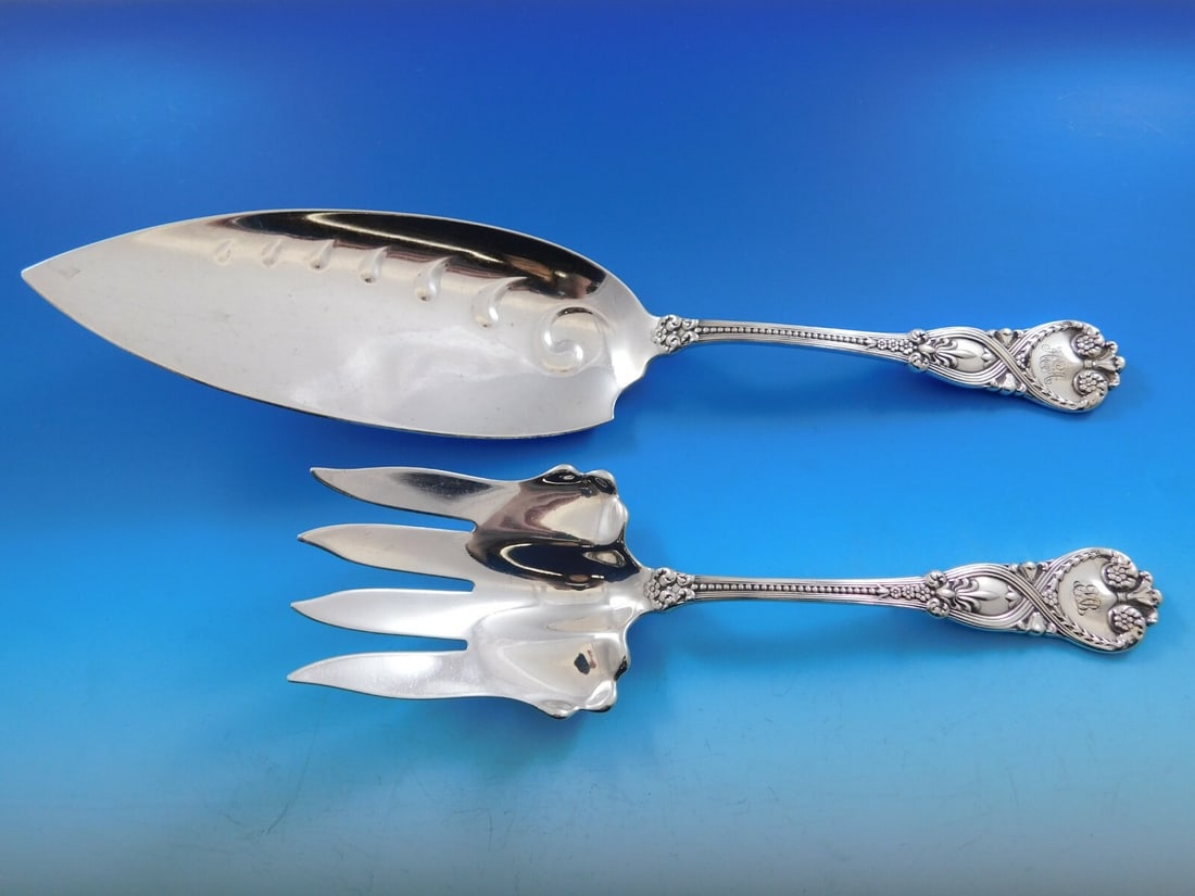 Tiffany & Co. Saint James Sterling Silver Fish Serving Set 2pc: Tiffany & Co. Saint James Sterling Silver Fish Serving Set 2pc This exquisite 2-piece fish serving set from Tiffany & Co. features the elegant Saint James pattern. Crafted from high-quality sterling s