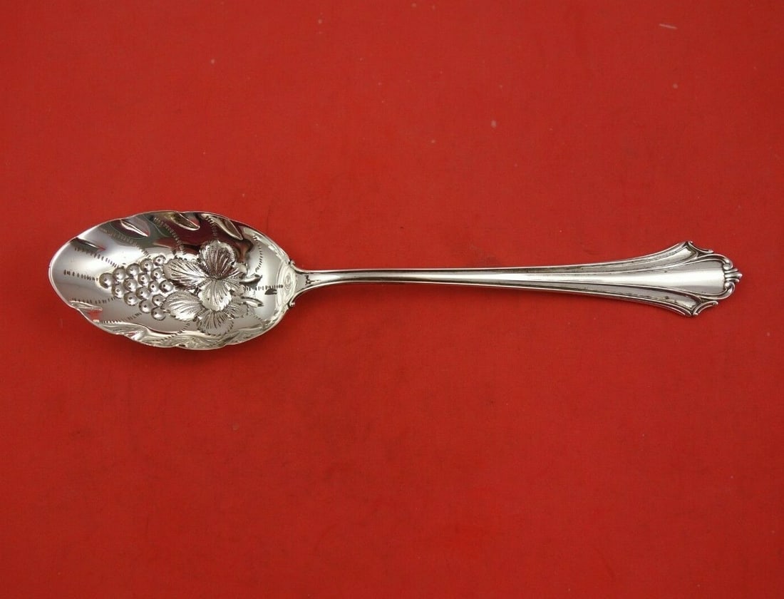 Lunt Bel Chateau Sterling Silver Berry Spoon Grapes Design 8.5": Lunt Bel Chateau Sterling Silver Berry Spoon Grapes Design 8.5" This exquisite Bel Chateau berry spoon by Lunt is crafted from high-quality sterling silver, featuring a beautifully detailed grape desi