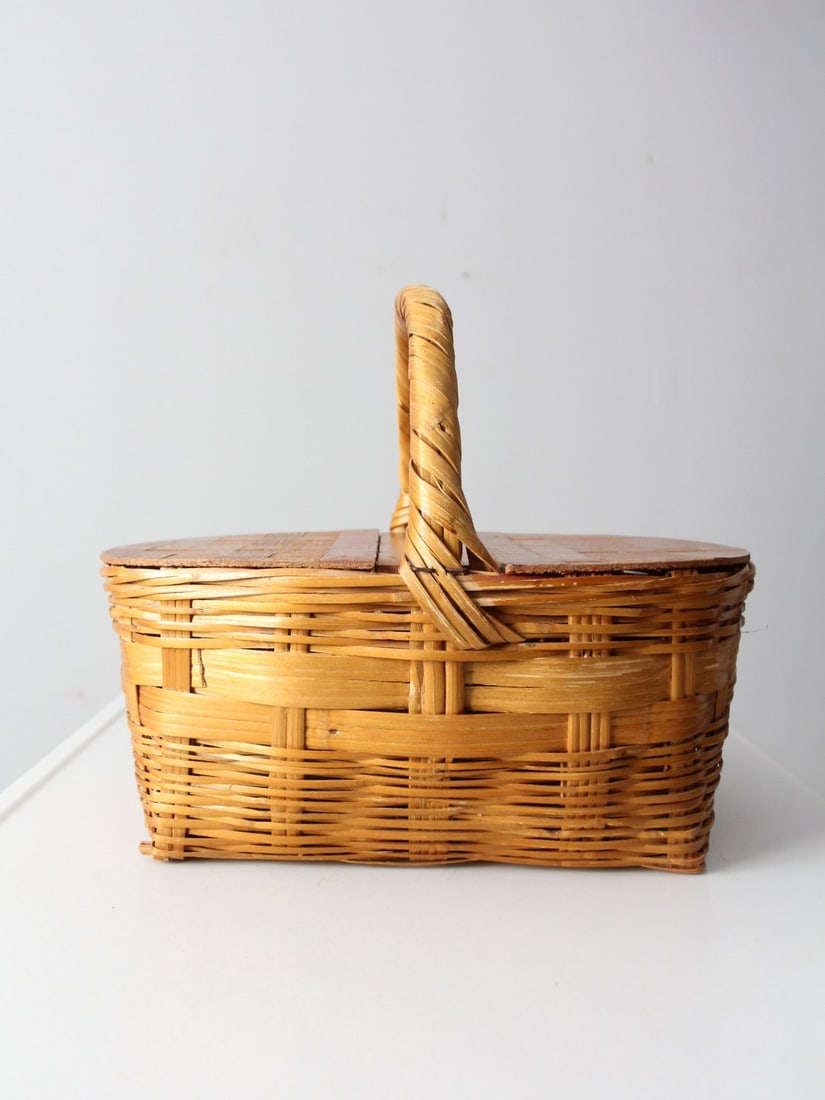 Charming Vintage Splint Weave Picnic Basket with Split Lid (1 of 13)