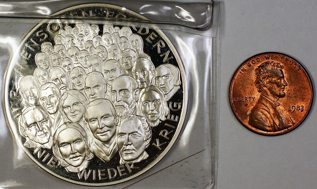 Germany 40th Anniversary Silver Peace Medal 1945-1985 Wir Menschen Forden (1 of 3)