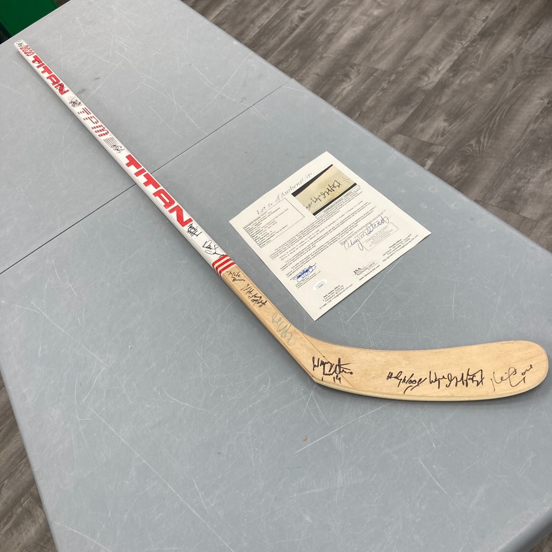 1984-85 Edmonton Oilers Team Signed Wayne Gretzky Stick JSA Authenticated: 1984-85 Edmonton Oilers Team Signed Wayne Gretzky Stick JSA Authenticated Celebrate the legacy of hockey with this authentic 1984-85 Edmonton Oilers Stanley Cup Champions team-signed hockey stick. Thi