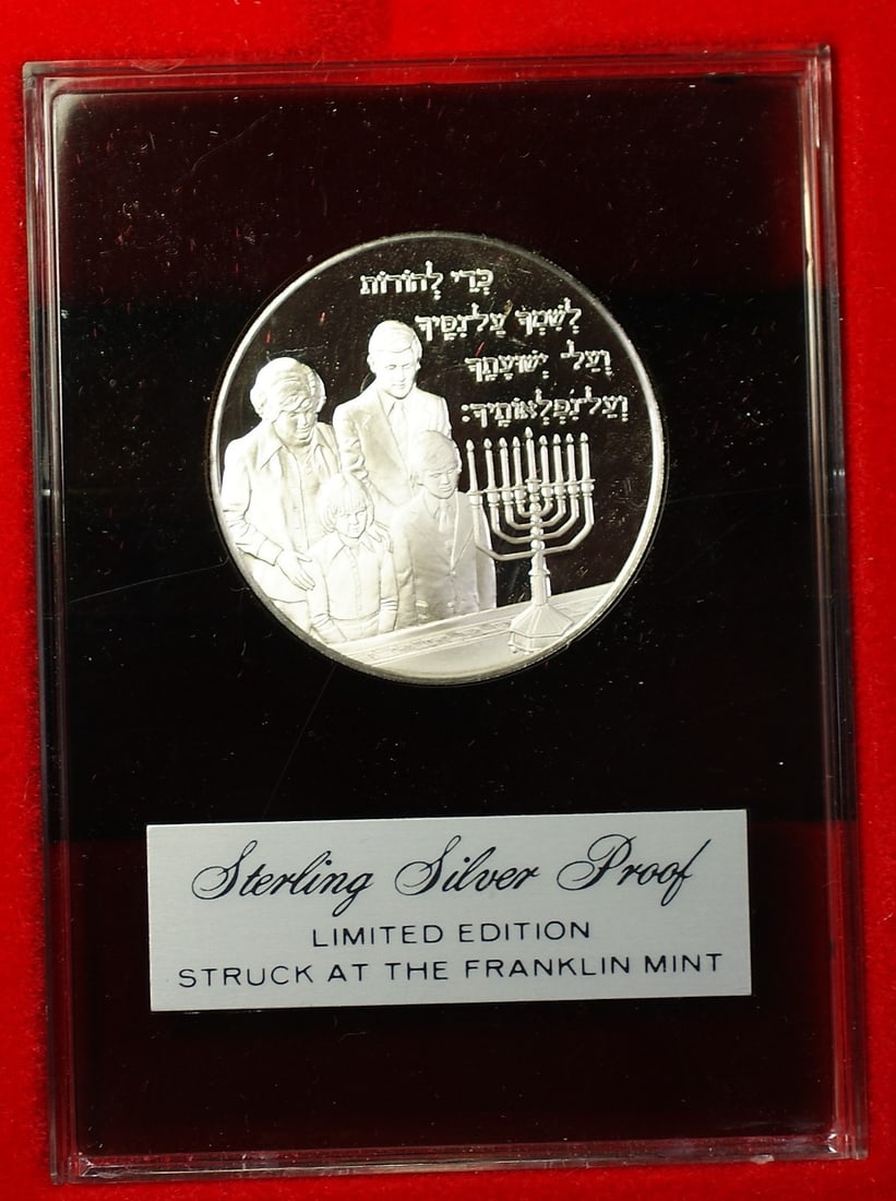 Sterling Silver Hanukkah Menorah Medal 1977 Proof by Franklin Mint (1 of 4)
