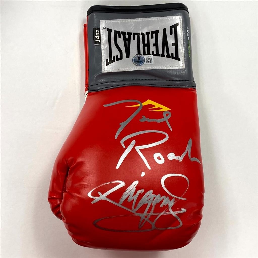 Everlast Boxing Glove Autographed by Manny Pacquiao and Freddie Roach BAS (1 of 4)