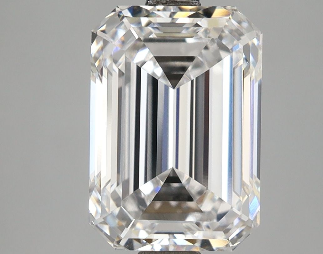 Loose Diamond - EMERALD 4.09ct D VVS2: Loose Diamond - EMERALD 4.09ct D VVS2 Source: This is a real non-mined Diamond that has been grown in a lab Shape: EMERALD Carats: 4.09 Color: D Clarity: VVS2 Certification: IGI Video: