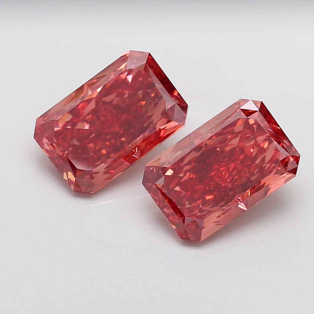 Loose Diamond - RADIANT 5.04ct Fancy Vivid Red VVS2 (1 of 1)