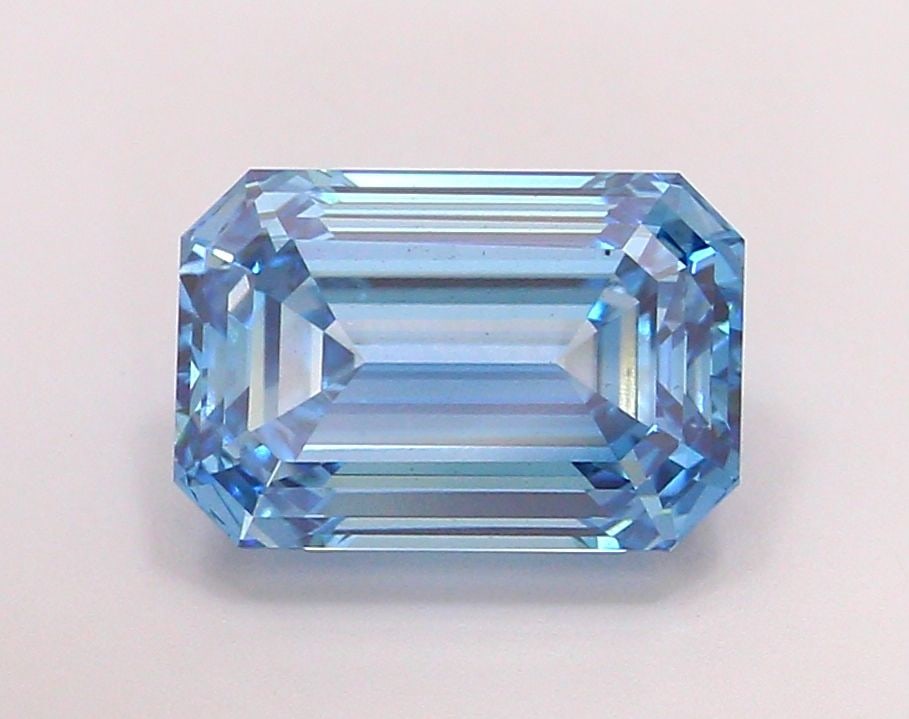 Loose Diamond - EMERALD 5.1ct Fancy Vivid Blue VS2: Loose Diamond - EMERALD 5.1ct Fancy Vivid Blue VS2 Source: This is a real non-mined Diamond that has been grown in a lab Shape: EMERALD Carats: 5.1 Color: Fancy Vivid Blue Certification: IGI Video: