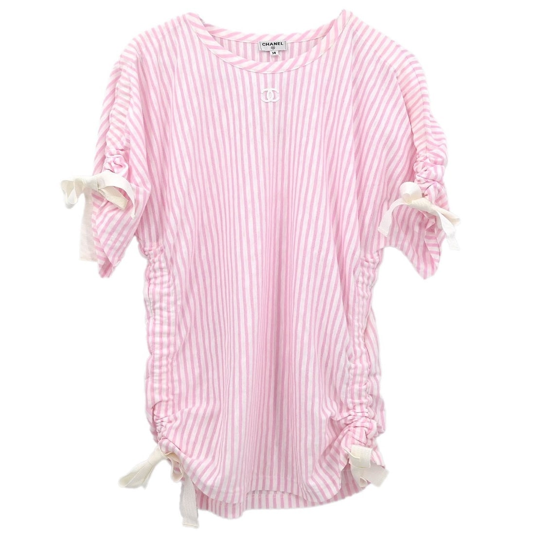 Chanel Vintage Pink Short Sleeve T-Shirt Size 38: Chanel Vintage Pink Short Sleeve T-Shirt Size 38 This vintage Chanel short sleeve top is perfect for casual wear. Crafted in Italy, it features a comfortable round neckline and comes in a lovely pink 