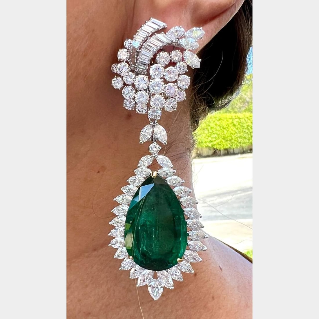 BVLGARI Platinum 18K Emerald Diamond Chandelier Earrings AGL Certified 32.00 Ctw - 2