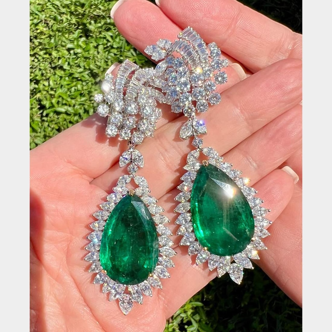 BVLGARI Platinum 18K Emerald Diamond Chandelier Earrings AGL Certified 32.00 Ctw - 3